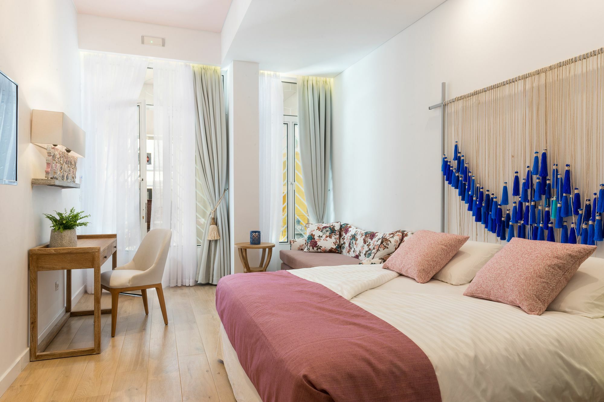 Отель Nyx Chic Manor 3*